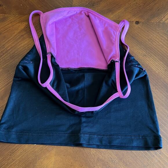 Motionwear Size M adult Black and Raspberry Laser cut Dance Top Sport Athletic - Picture 6 of 9